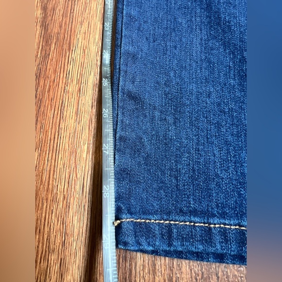 Gloria Vanderbilt Amanda Blue Straight Leg Jeans with Classic Denim Texture - Picture 6 of 6